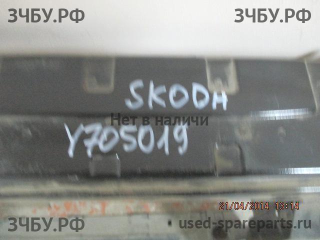 Skoda Yeti Панель передняя (телевизор)