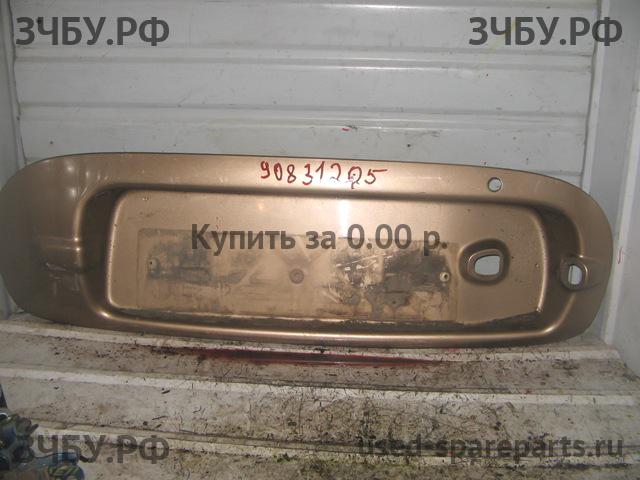 Hyundai Santa Fe 1 (SM) Накладка на крышку багажника