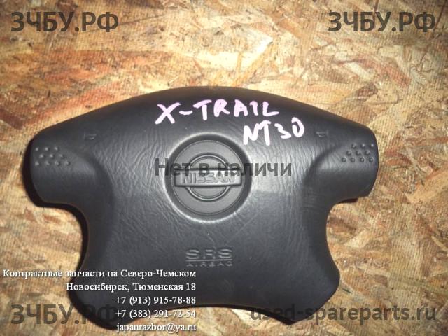 Nissan X-Trail 1 (T30) Накладка звукового сигнала (в руле)