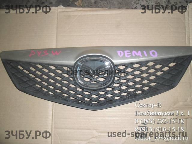 Mazda Demio 2 [DY] Решетка радиатора