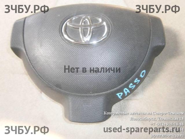 Toyota Passo 1 (C10) Накладка звукового сигнала (в руле)