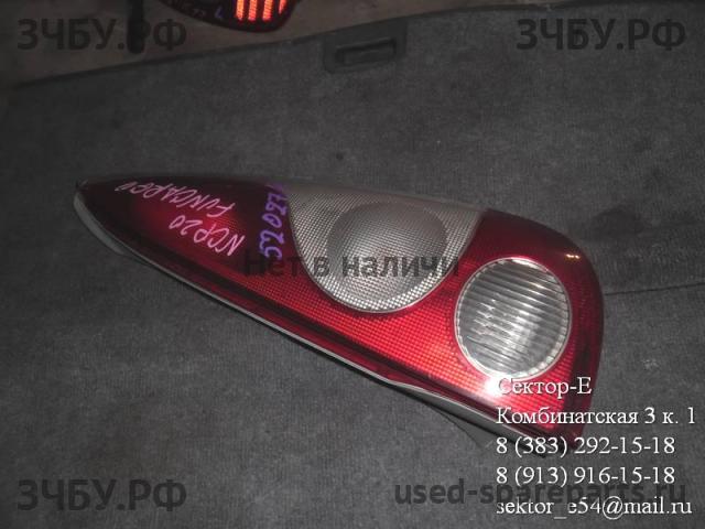 Toyota Funcargo Фонарь правый