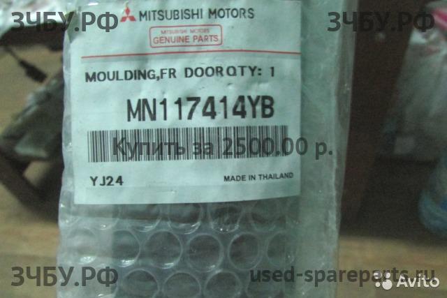 Mitsubishi L200 (4)[KB] Молдинг двери передней правой