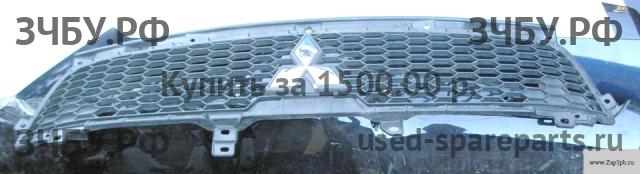Mitsubishi Outlander 2 XL(CW) Решетка радиатора