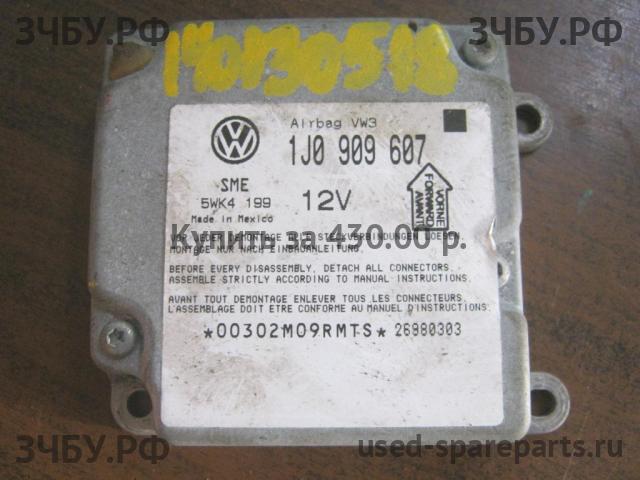 Volkswagen Passat B5 Блок управления AirBag (блок активации SRS)