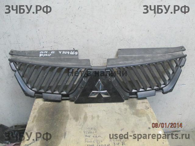 Mitsubishi Outlander 2 XL(CW) Решетка радиатора