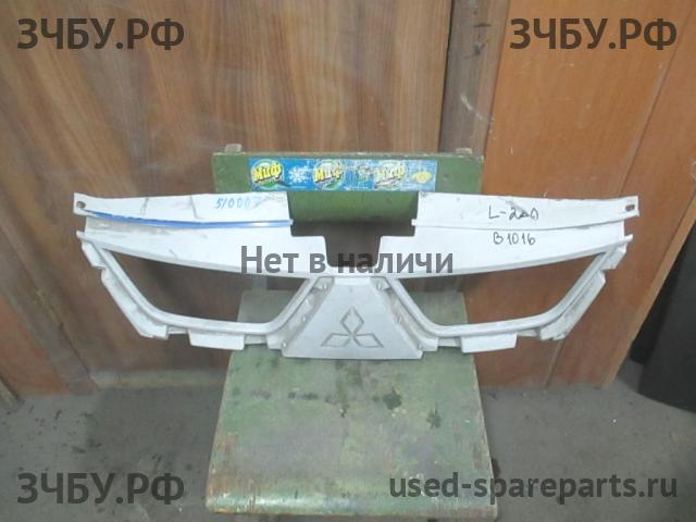 Mitsubishi Outlander 2 XL(CW) Решетка радиатора