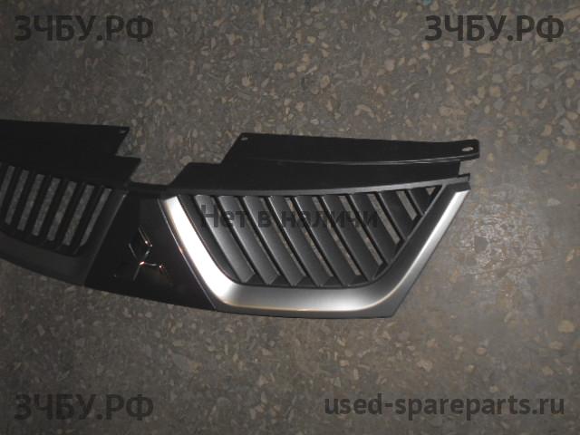 Mitsubishi Outlander 2 XL(CW) Решетка радиатора