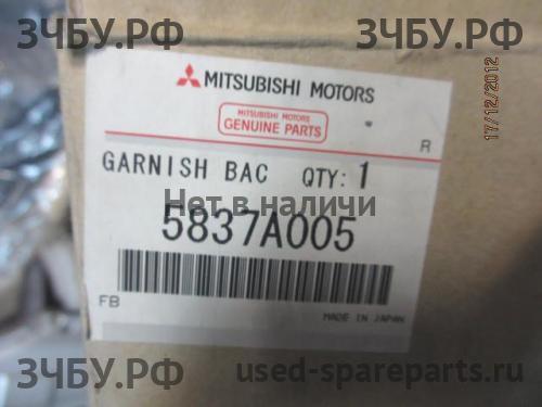 Mitsubishi Pajero/Montero 4 Накладка на дверь багажника