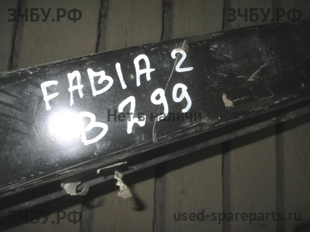 Skoda Fabia 2 Усилитель бампера передний