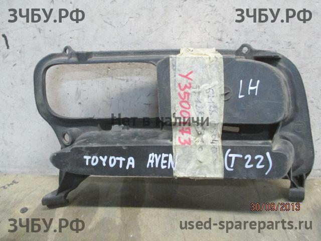 Toyota Avensis 2 Решетка в бампер