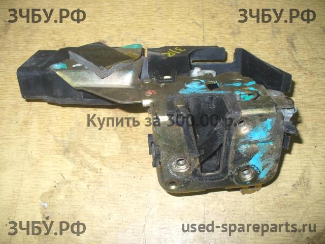 Mitsubishi Carisma (DA) Замок двери задней правой