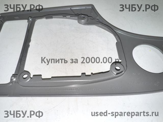 BMW 5-series E60/E61 Накладка декоративная на кулису (консоль)