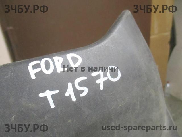 Ford Focus 2 Кожух замка капота