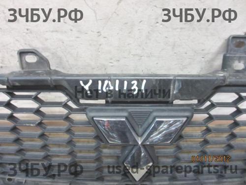 Mitsubishi Outlander 2 XL(CW) Решетка радиатора