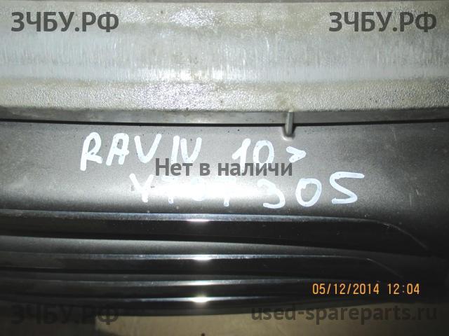 Toyota RAV 4 (3) Решетка радиатора