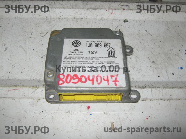 Volkswagen Passat B5 Блок управления AirBag (блок активации SRS)