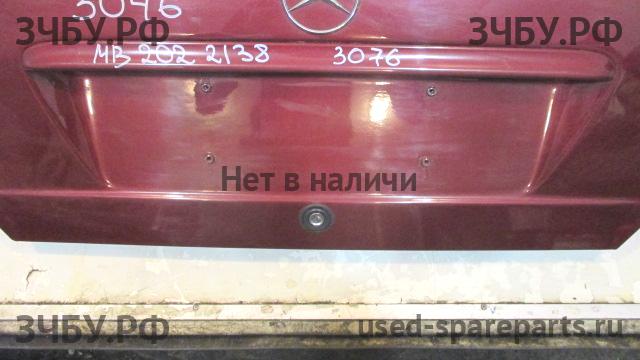 Mercedes W202 C-klasse Накладка на крышку багажника