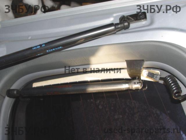 Hyundai Santa Fe 1 (SM) Петля двери багажника