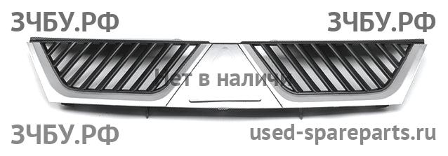 Mitsubishi Outlander 2 XL(CW) Решетка радиатора