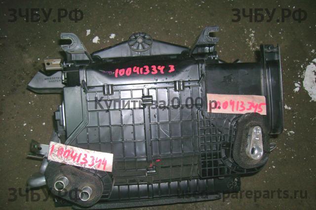 Mitsubishi L200 (4)[KB] Корпус отопителя (корпус печки)