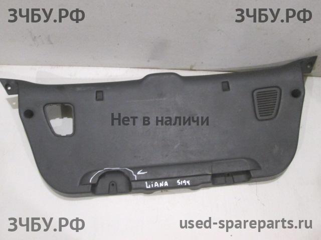Suzuki Liana Обшивка двери багажника