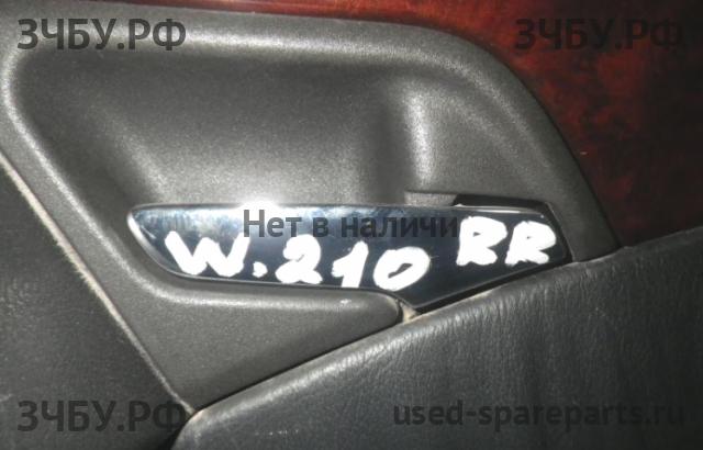 Mercedes W210 E-klasse Ручка двери внутренняя задняя правая