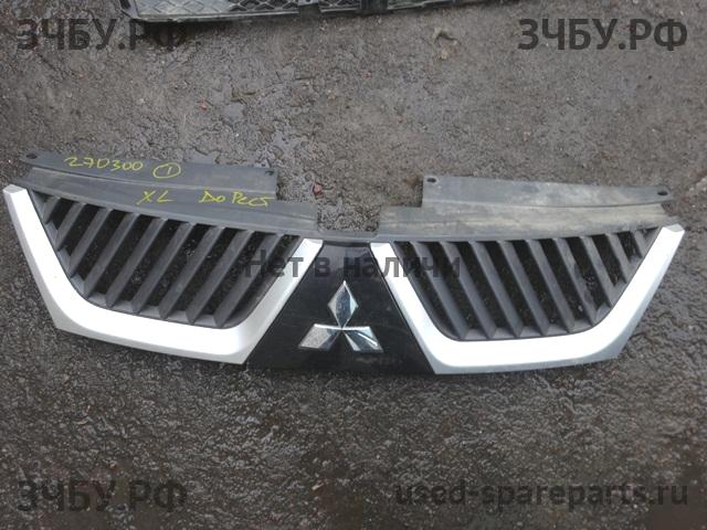 Mitsubishi Outlander 2 XL(CW) Решетка радиатора