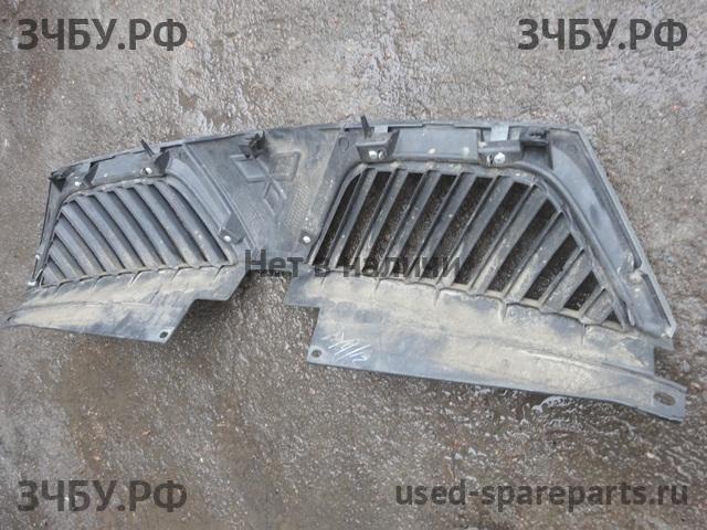 Mitsubishi Outlander 2 XL(CW) Решетка радиатора