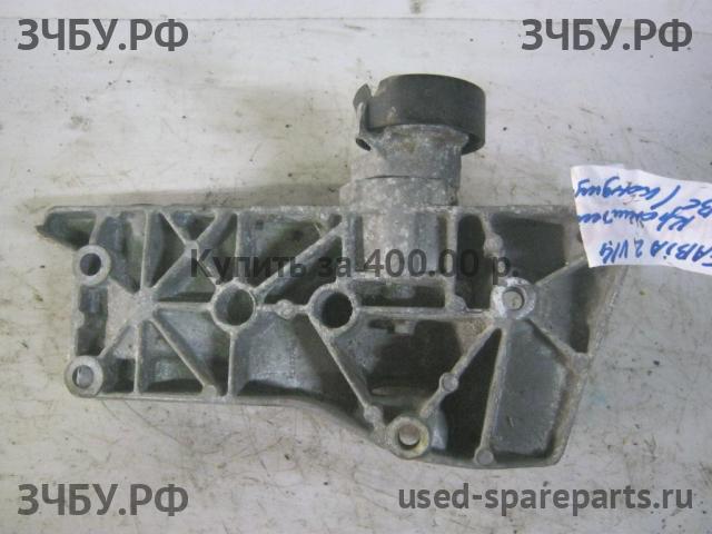 Skoda Fabia 2 Кронштейн компрессора кондиционера