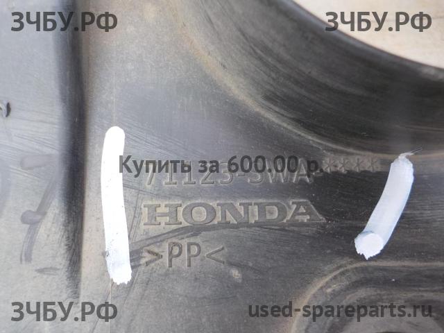 Honda CR-V 3 Кожух замка капота