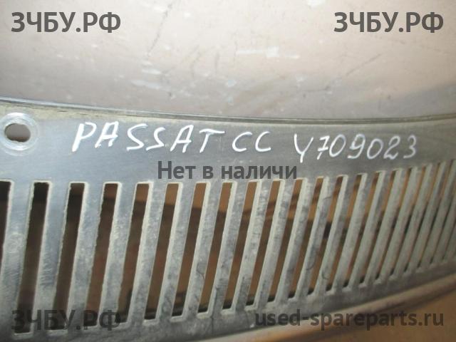 Volkswagen Passat B6 Решетка радиатора