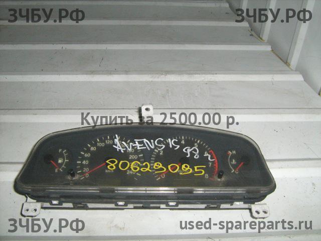 Toyota Avensis 1 Панель приборов