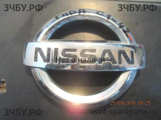 Nissan Tiida 1 Эмблема (логотип, значок)