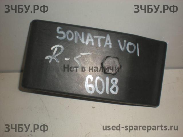 Hyundai Sonata 5 Крышка блока предохранителей