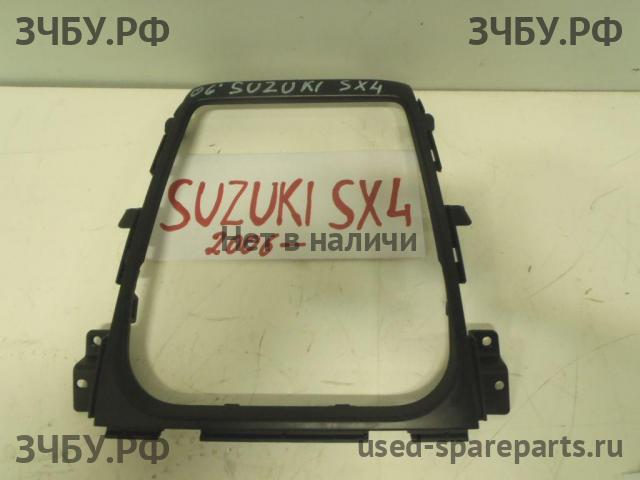 Suzuki SX4 (1) Накладка декоративная на торпедо