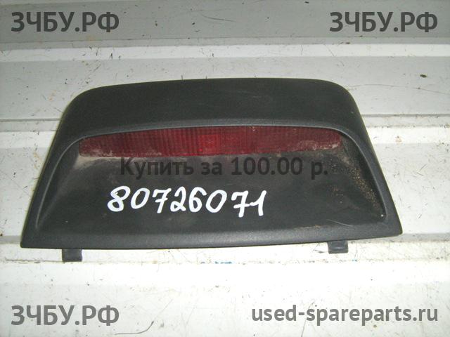 Toyota Avensis 2 Фонарь задний (стоп сигнал)