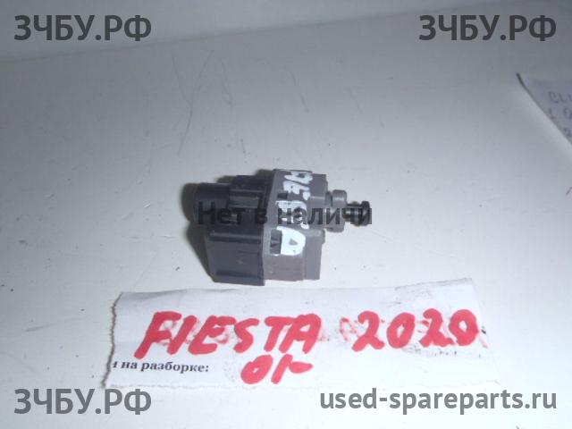 Ford Fiesta 5 Датчик педали тормоза (включения стоп сигнала)