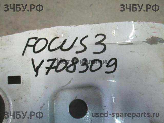 Ford Focus 3 Усилитель бампера передний