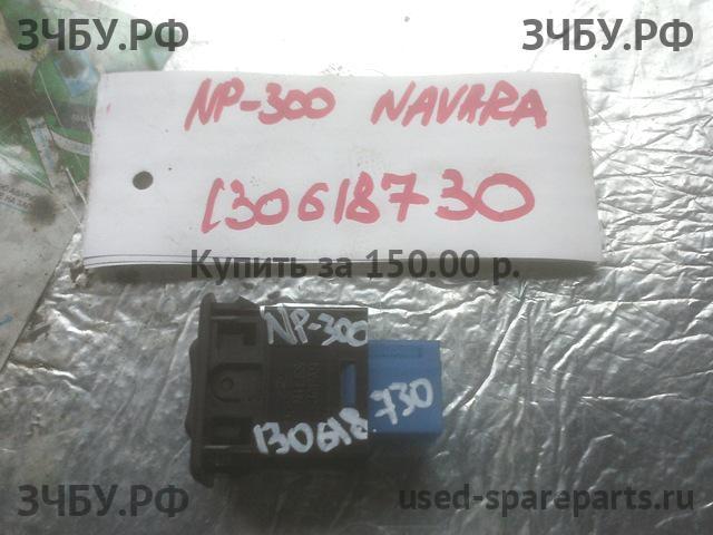 Nissan NP300 1 (D40) Кнопка обогрева сидений
