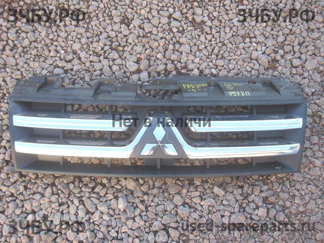 Mitsubishi Pajero/Montero 4 Решетка радиатора