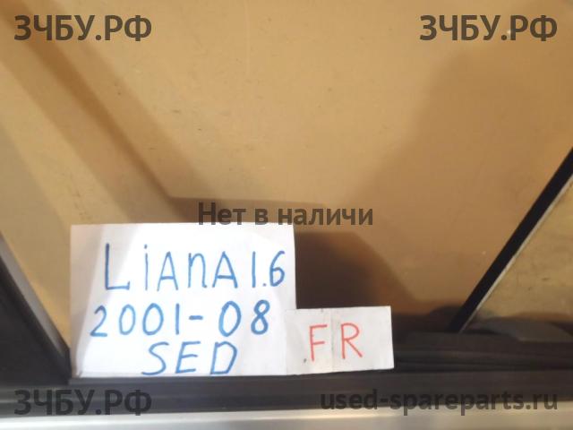 Suzuki Liana Стекло двери передней правой