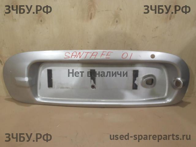 Hyundai Santa Fe 1 (SM) Накладка на дверь багажника