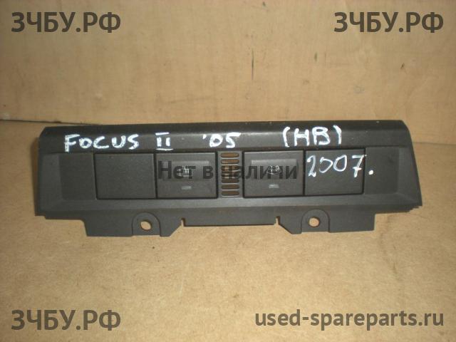 Ford Focus 2 Блок предохранителей