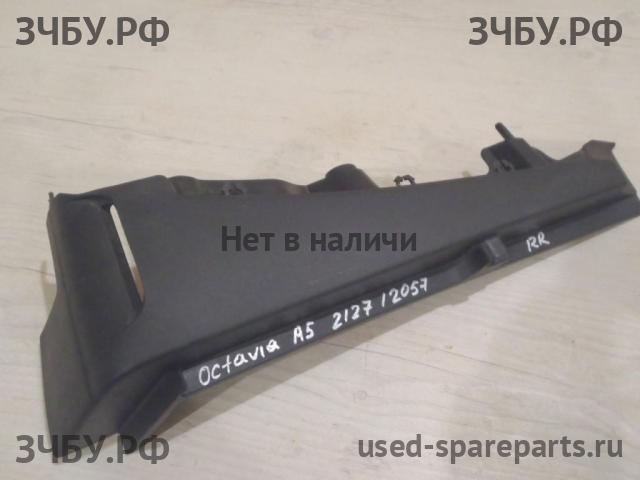 Skoda Octavia 2 (А5) Обшивка багажника боковая правая